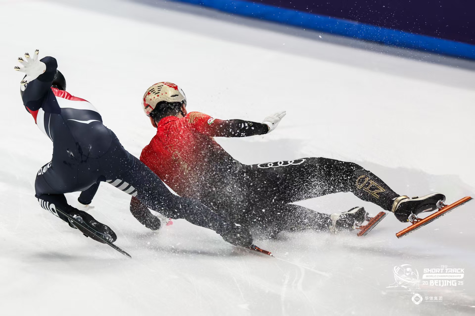 刘少昂世锦赛1500米摘铜后遭冰刀划伤