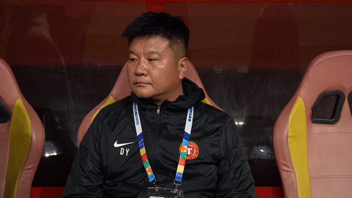 中超争锋：津门虎迎战辽宁铁人，双主帅危机浮