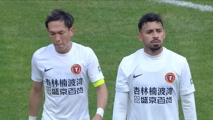 中超争锋：津门虎迎战辽宁铁人，双主帅危机浮