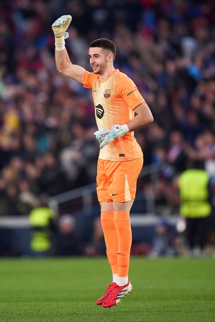 巴萨vs纽卡斯尔联欧冠上半场：进攻风暴与铁血防