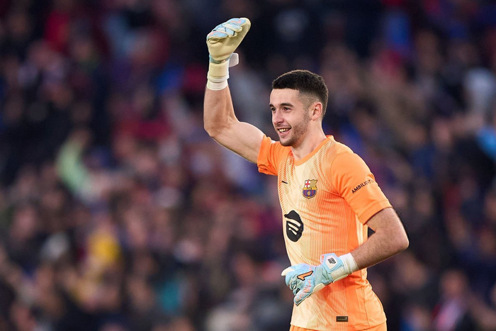 巴萨vs纽卡斯尔联欧冠上半场：进攻风暴与铁血防