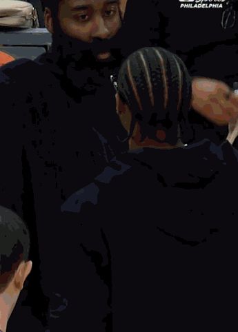 恩比德赛后主动示好哈登 但两人关系仍存隔阂