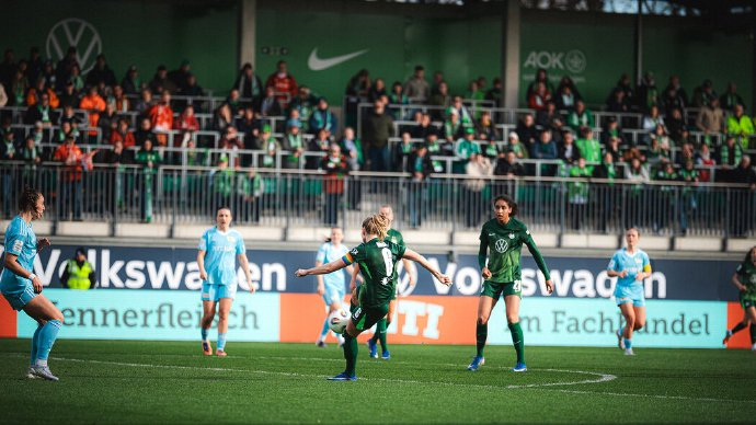 狼堡女足补时绝平柏林联合 拿到1分迎战欧冠强敌