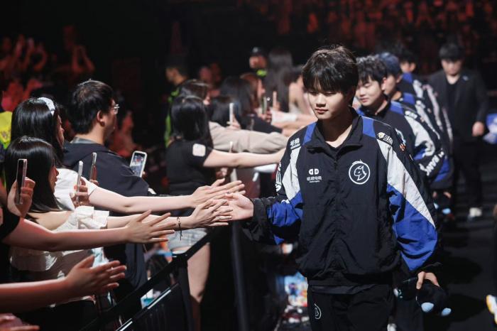 花缘首秀惊艳KPL春季赛 19岁少年期待再创奇迹