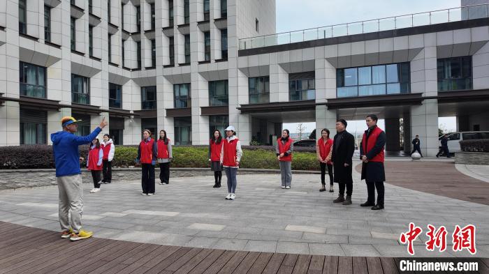 视障跑者与志愿者携手备战2025汉马